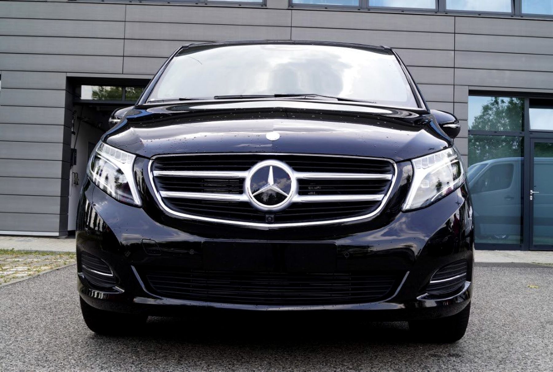 Black Mercedes-Benz V-Class